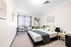 King-size Bedroom in Gordon near Train & Bus